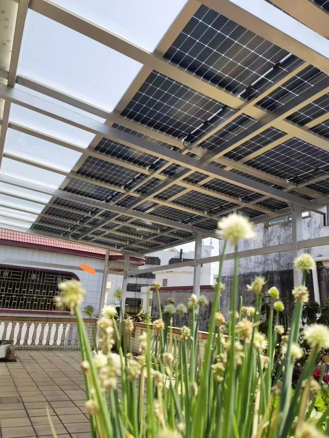 琼中别墅家用屋顶太阳能发电系统安装
